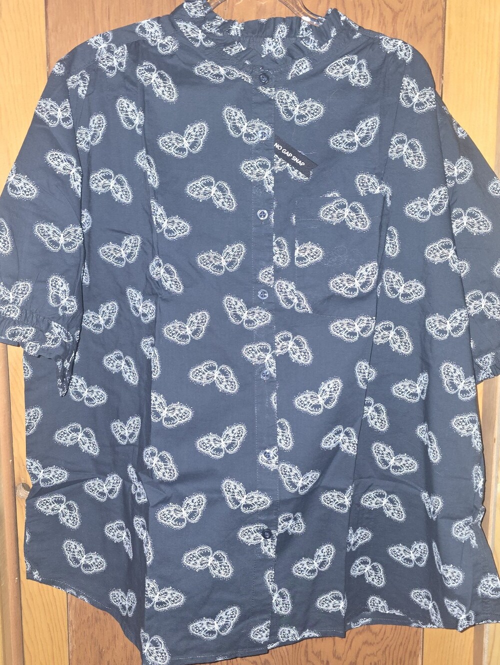 Lee new no tags Large Women's Butterfly Print Button-Up Blouse